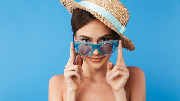 jak nosić kapelusze, komu pasują kapelusze, ochrona włosów latem, ochrona łosów przed słońcem, trendy 2019, fryzury kapelusze, galeria fryzury z kapeluszami