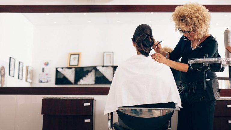 meble do salonu fryzjerskiego, zakładanie salonu fryzjerskiego