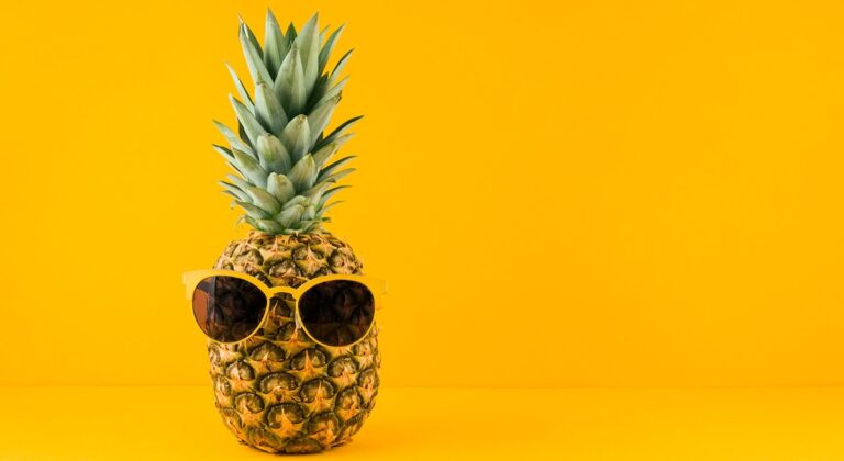 jak ananas działa na włosy, ananas na wypadanie włosów, kuracja ananasowa na włosy
