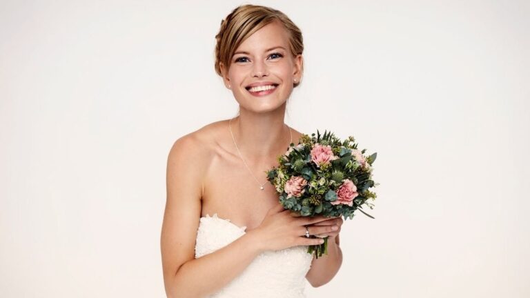 fryzura na ślub, fryzura śłubna, czy myć włosy przed fryzjerem, jak przygotować włosy do ślubu