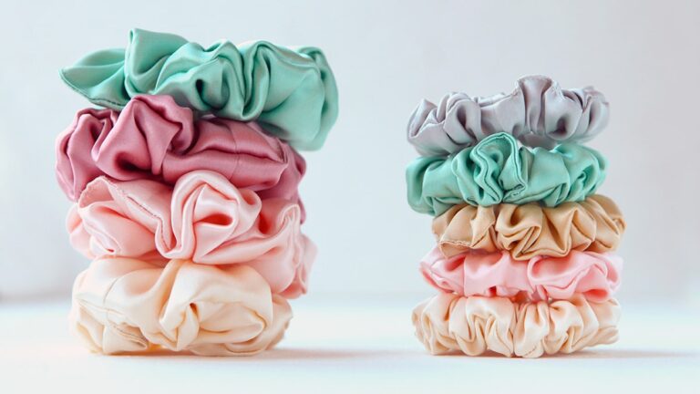 jedwabna gumka do włosów, zalety jedwabnej gumki do włosów, dlaczego gumka z jedwabiu