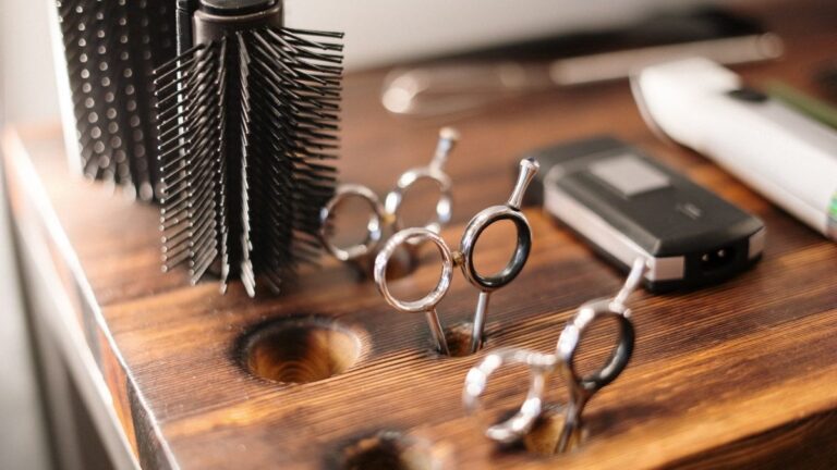 salony fryzjerskie zamknięte, ponowne zamknięcie salonów fryzjerskich