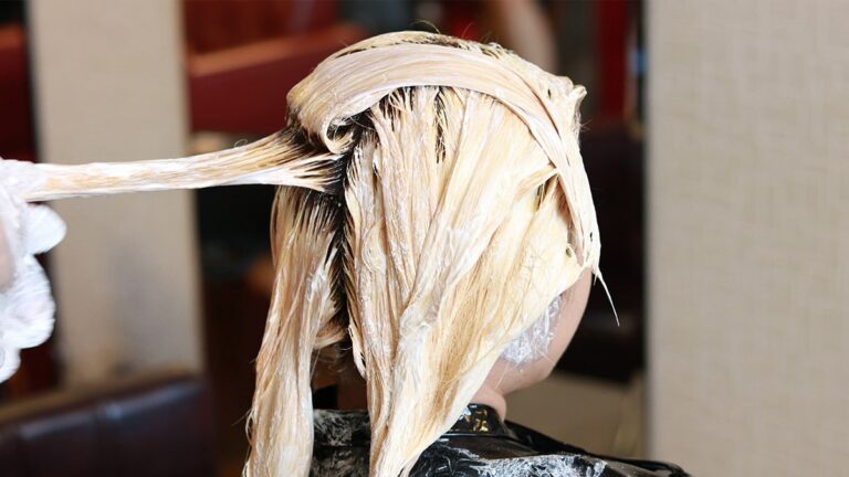 dekoloryzacja włosów