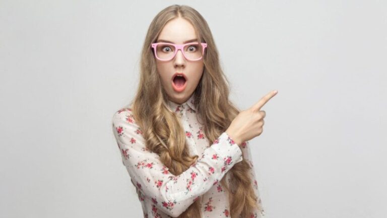 zdziwiona kobieta, zdzwiona dziewczyna, pytania i odpowiedzi