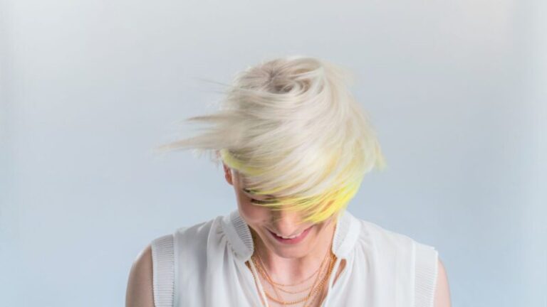 biała farba do włosów, białe włosy