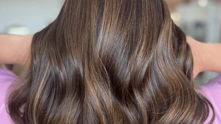 Włosy w stylu Brushed Brass Brunette