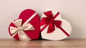 Prezent na Walentynki: ozdobne pudełka