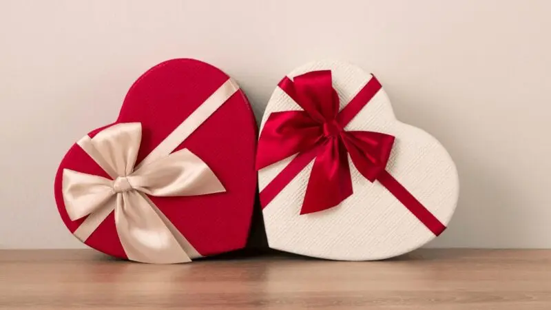 Prezent na Walentynki: ozdobne pudełka
