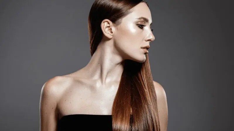 Dziewczyna z lśniącymi,