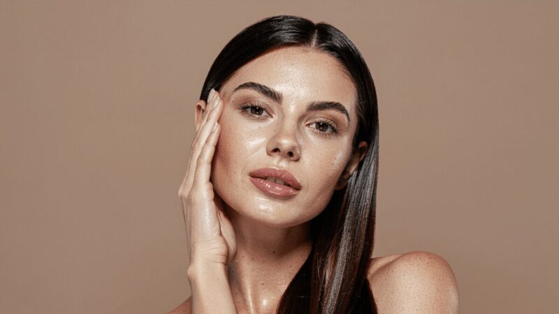 Trendy makijażowe na wiosnę i lato 2026. Co będzie modne w nowym sezonie?