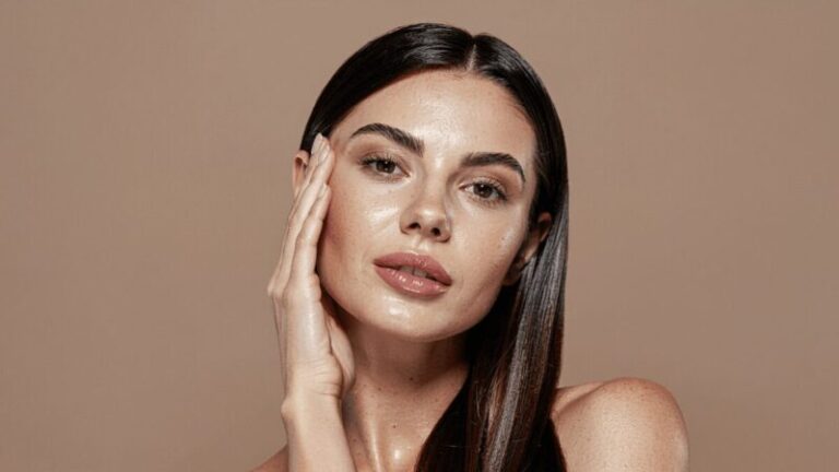 Trendy makijażowe na wiosnę i lato 2026. Co będzie modne w nowym sezonie?