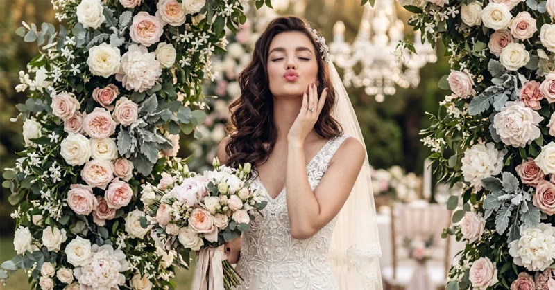 Jak uczesać się na wesele w 2026 roku? Modne fryzury dla panny młodej i gości weselnych