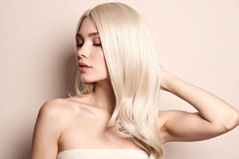 Platynowy blond: komu pasuje i jak o niego dbać?
