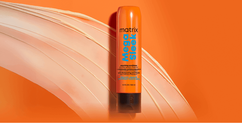 Treść wiadomości Gemini Odżywka Matrix Mega Sleek w pomarańczowej tubie, ułożona na rozsmarowanej, kremowej konsystencji na pomarańczowym tle.