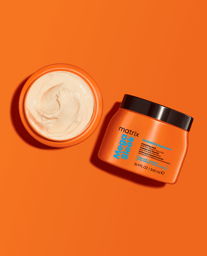 Treść wiadomości Gemini Maska Matrix Mega Sleek w dwóch słoiczkach na pomarańczowym tle. Jeden jest otwarty i widać w nim gęsty, jasny krem.