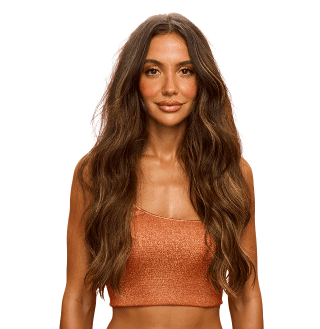 Dziewczyna na pomarańczowym tle.' Przed' pokazuje matowe, puszące się włosy.